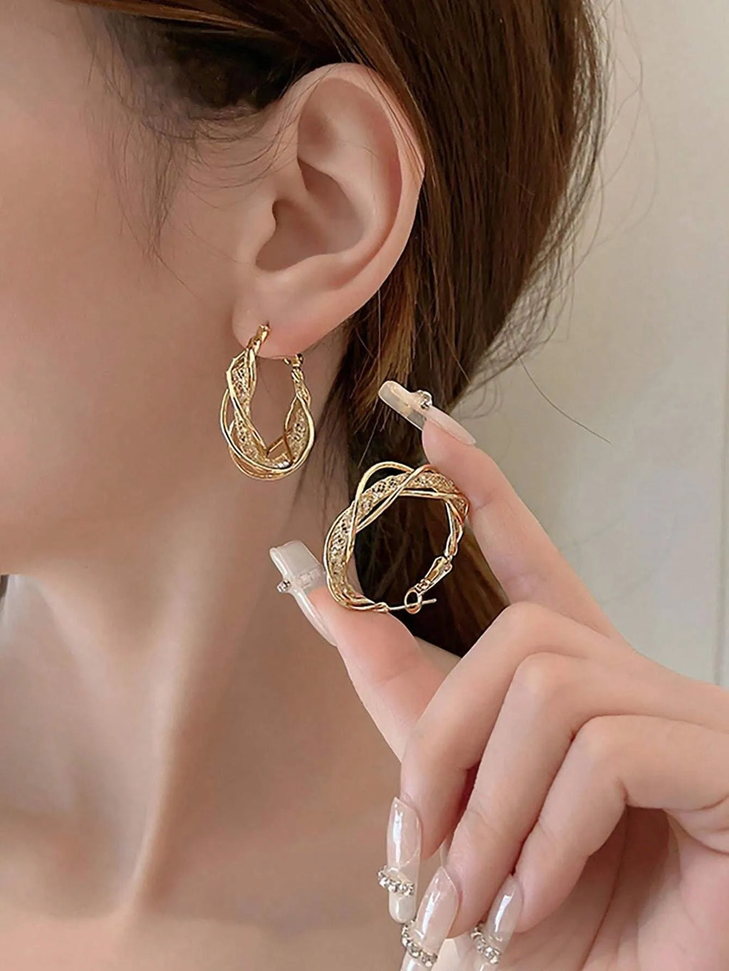 Splendidi orecchini a cerchio intrecciati color oro con rete intricata Orecchini stile elegante per gioielli regalo per feste da donna