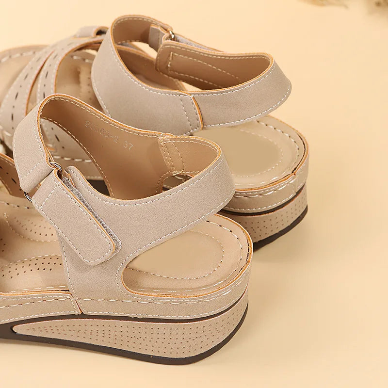 Sandali con zeppa estivi per donna 2025 Scarpe da spiaggia antiscivolo di nuova moda Donna Sandali con plateau casual leggeri Mujer Plus Size