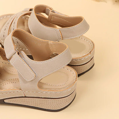 Sandali con zeppa estivi per donna 2025 Scarpe da spiaggia antiscivolo di nuova moda Donna Sandali con plateau casual leggeri Mujer Plus Size