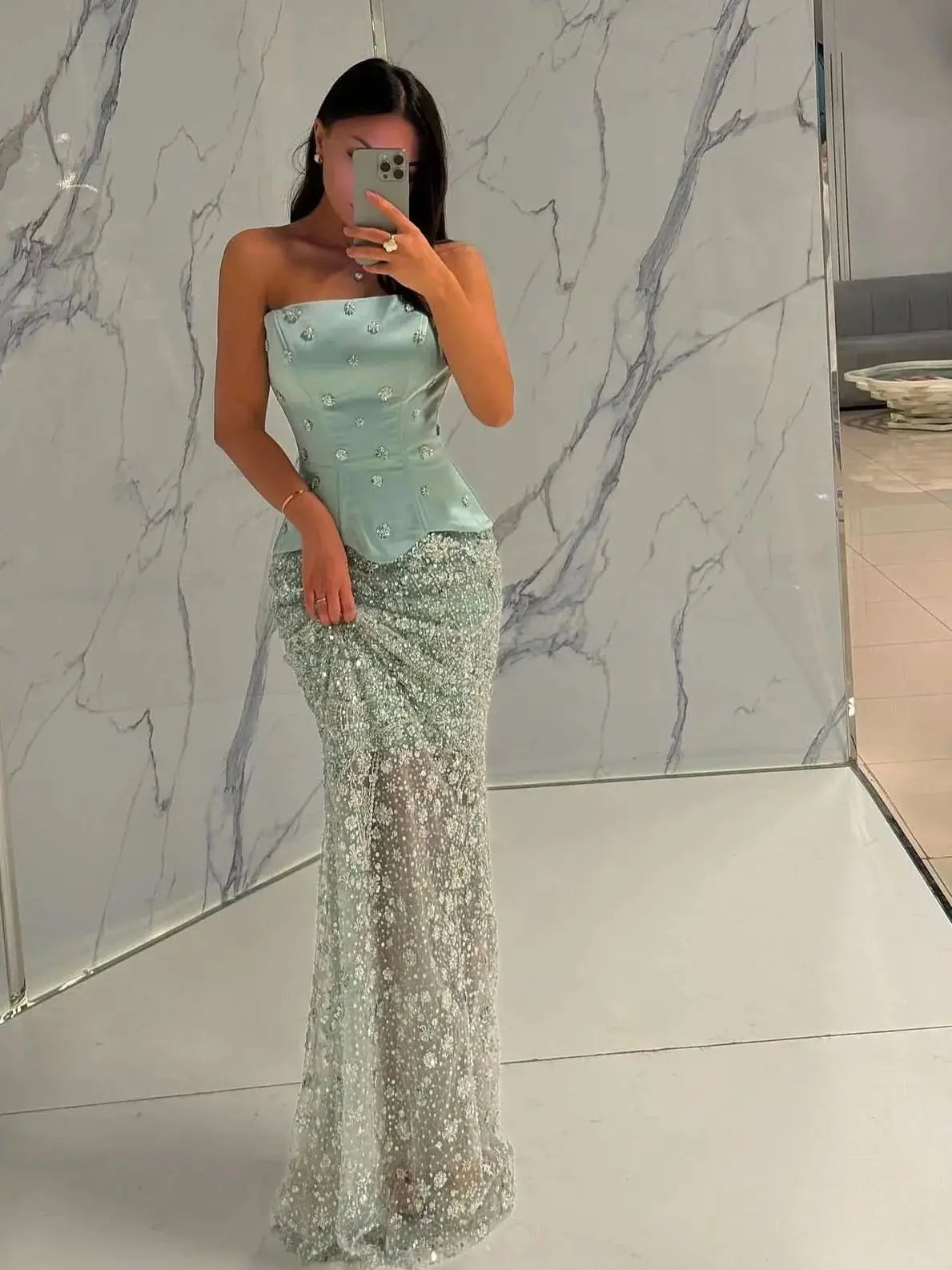 Abito da sera in cristallo di lusso senza spalline 2025 Elegante abito da cerimonia nuziale con spalle scoperte Abiti a sirena personalizzati