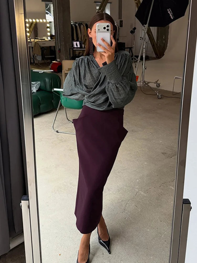 Gonna midi a vita alta stampata, con incrocio frontale e taglio dritto, collezione autunno 2026, gonna da donna per uso quotidiano, alla moda, elegante e casual.