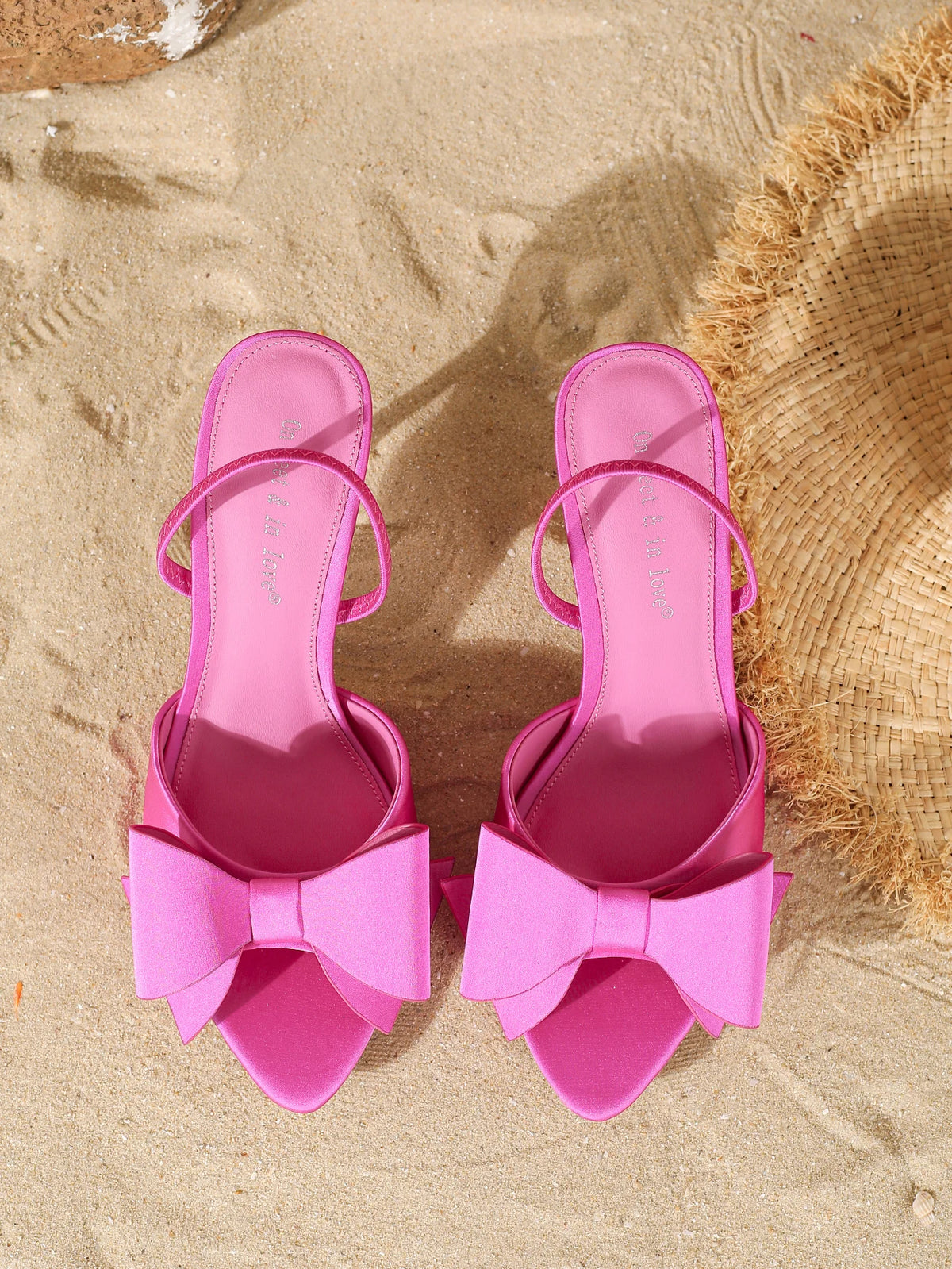 Nuovi sandali da donna 2026 con fiocco alla moda, eleganti tacchi a spillo a punta per banchetti estivi all'aperto, scarpe senza calcanterina