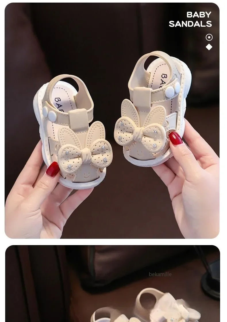 Nuovi sandali estivi antiscivolo per ragazze con suole morbide e design leggero, perfetti per la spiaggia