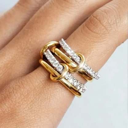 Un anello di gioielli in rame a quattro anelli bicolore di nicchia, ipoallergenico, stile Ins, artefatto impilabile, adatto per gioielli di giovani donne