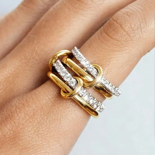 Un anello di gioielli in rame a quattro anelli bicolore di nicchia, ipoallergenico, stile Ins, artefatto impilabile, adatto per gioielli di giovani donne