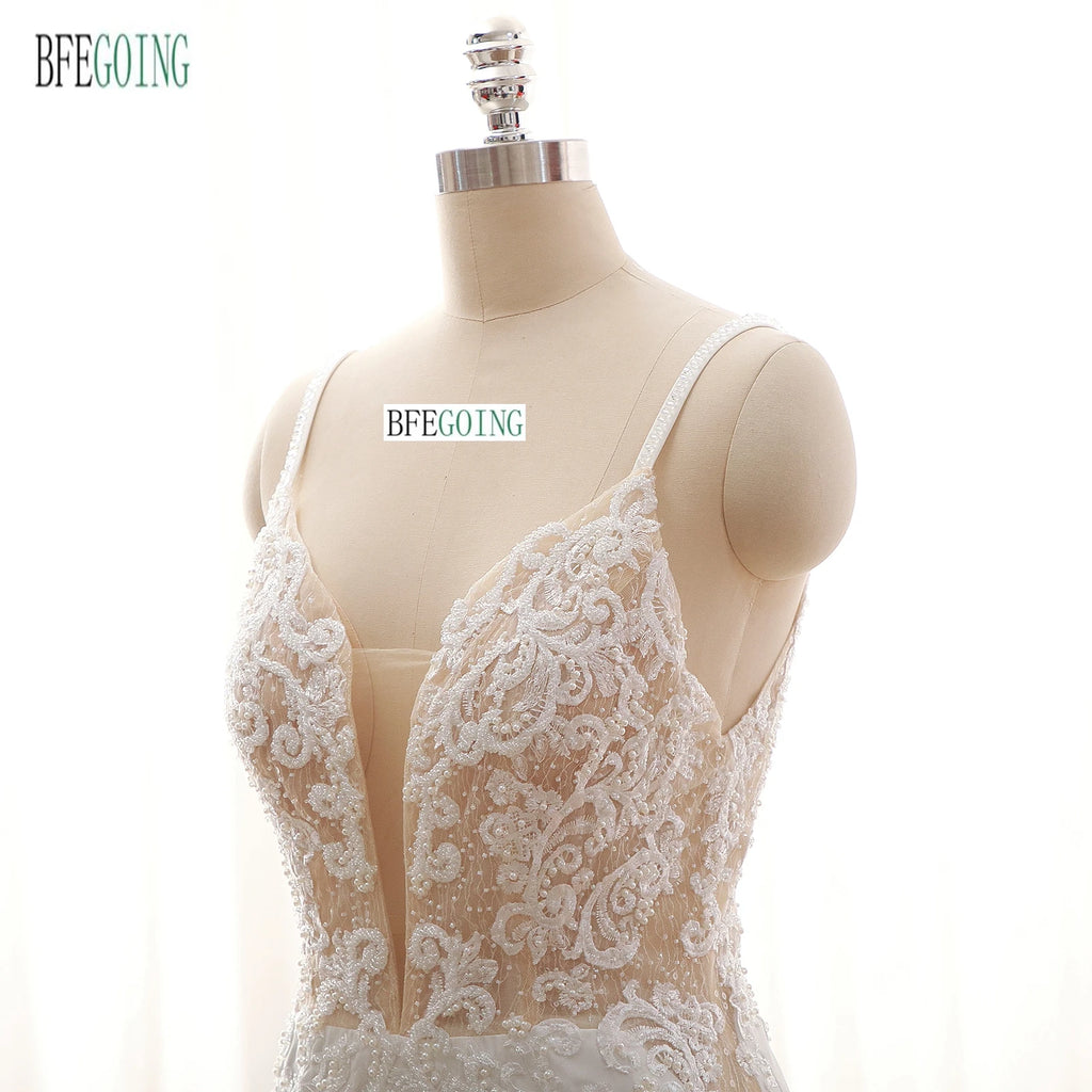 Lussuosi Appliques di pizzo perline sirena/tromba abiti da sposa cappella treno su misura scollo a v al pavimento senza spalline
