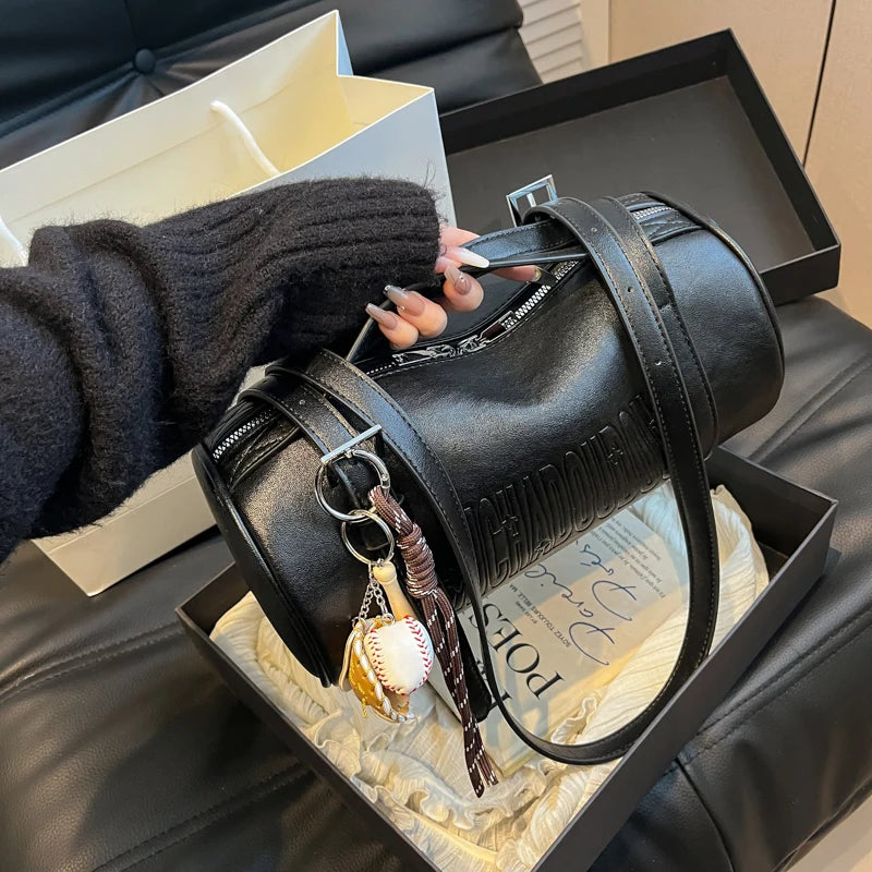 Borse a tracolla multifunzionali a forma di cilindro per donna 2024 Borse invernali di ultime borse firmate Borsa a tracolla di lusso con pendente