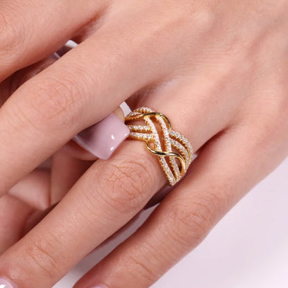 Huitan Hot Trendy Croce Anelli Donne Fedi nuziali Accessori con abbagliante CZ Twist Moda moderna Gioielli femminili Trasporto di goccia