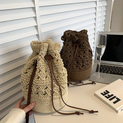Borsa a tracolla da spiaggia in paglia estiva da donna fatta a mano borsa a tracolla con coulisse cava intrecciata borsa da viaggio con Design femminile di moda lavorata a maglia