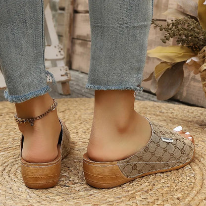 Sandales compensées d'été pour femmes 2026, style simple et tendance, imprimées, semelle épaisse, talon moyen léger, chaussures de plage décontractées