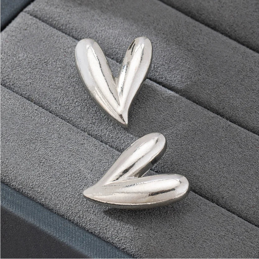 3 paia di set di orecchini a forma di cuore d'amore leopardato in smalto metallizzato dal design elegante adatti per la festa di San Valentino, regali per un amico