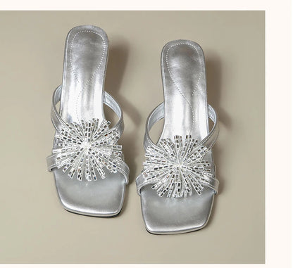 Damen-Sommersandalen 2026 Neue High-End-Outdoor-Trend-Strass-Sandalen mit klobigem Absatz