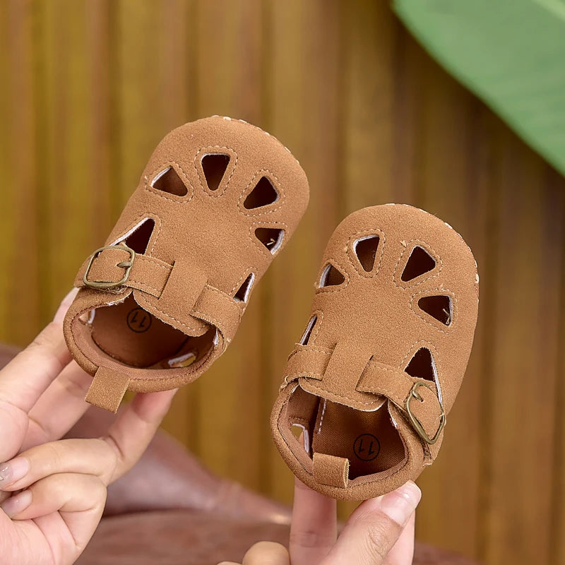 Sandali estivi per bambini da 0 a 1 anno, scarpe per bambini con suola morbida e antiscivolo, sandali per bambini con punta chiusa e anticollisione da 0 a 1 anno, adatti sia per ragazzi che per ragazze