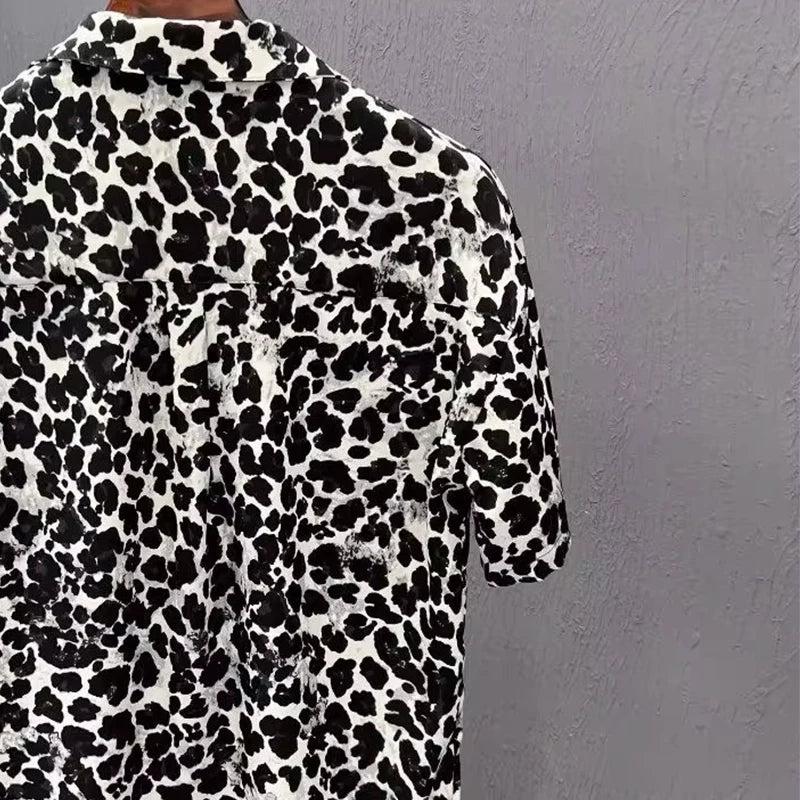 Camicia a maniche corte con stampa leopardata Design da uomo di nicchia Moda Versatile Casual Estate Stile sottile 2025 Nuovo top alla moda