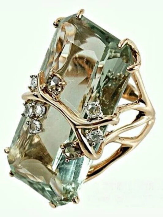 Splendido anello da cocktail placcato in oro con grande zircone quadrato: perfetto per abiti e feste quotidiane
