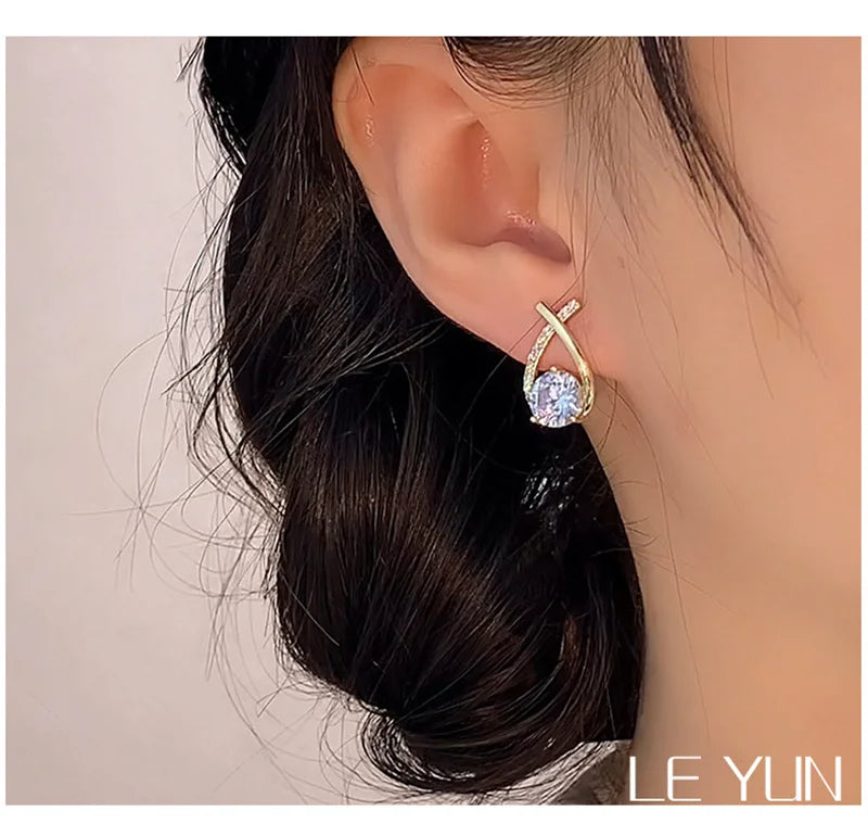 SKEDS Orecchini a croce alla moda per donne Ragazze Stile coreano Eleganti gioielli in cristallo Anelli per orecchie Orecchini a coda di pesce da donna Regalo
