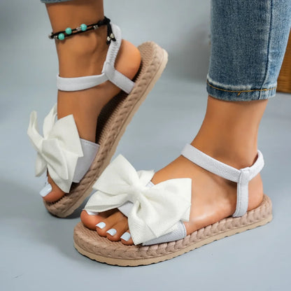Sandali da donna 2024 nuovi sandali leggeri estivi moda spiaggia pantofole Casual papillon da esterno scarpe basse diapositive da casa donna