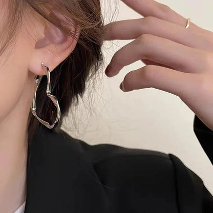 1 paio di orecchini a cerchio con ciondolo a forma di cuore cavo grande da donna, moda esagerata, design a forma di cuore, polsino per regalo di gioielli per ragazze