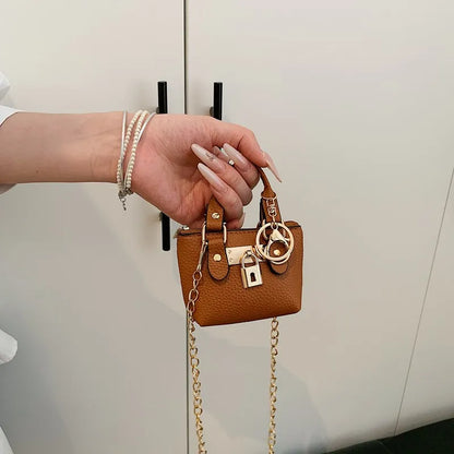 Borsa quadrata piccola da ragazza a tracolla per l'estate 2025, i nuovi bambini classici che portano una borsa a tracolla monospalla. portachiavi portafoglio