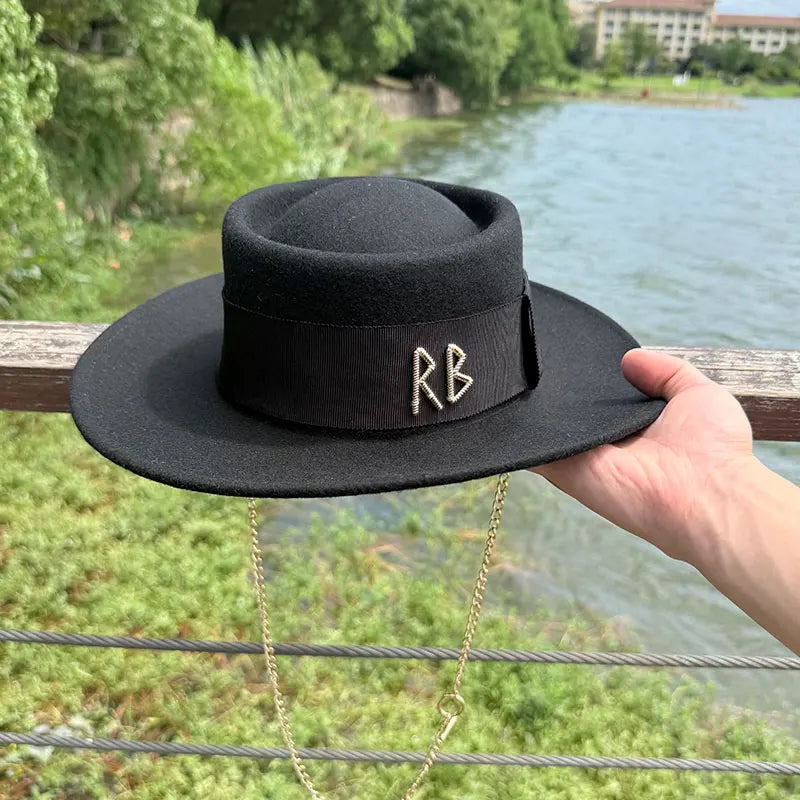 Moda Metallo RB Lettera Catena 100% Cappelli di Lana Per Le Donne Degli Uomini di Inverno Panaman Jazz Cappello Vacanze All'aperto Festa di Nozze Fedora Cap Nuovo
