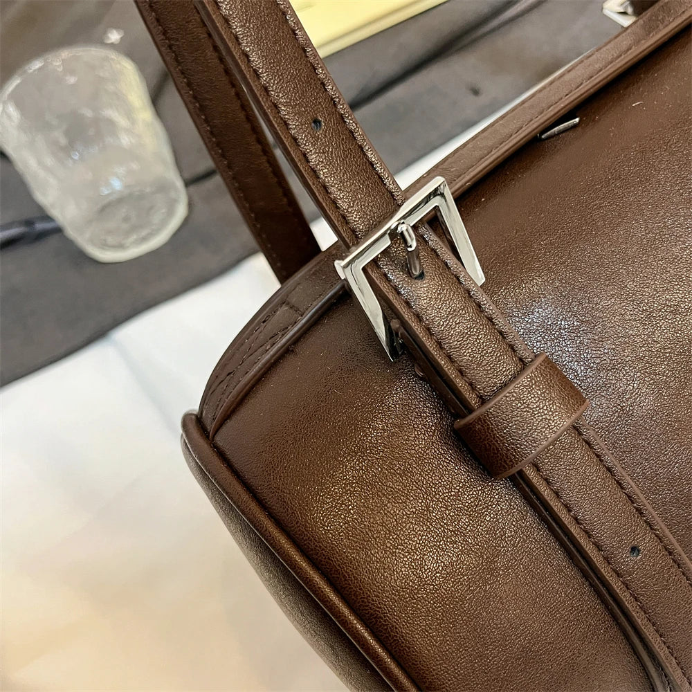 Borse a tracolla multifunzionali a forma di cilindro per donna 2024 Borse invernali di ultime borse firmate Borsa a tracolla di lusso con pendente