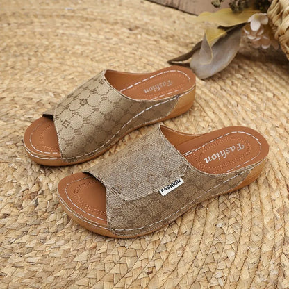 Sandales compensées d'été pour femmes 2026, style simple et tendance, imprimées, semelle épaisse, talon moyen léger, chaussures de plage décontractées