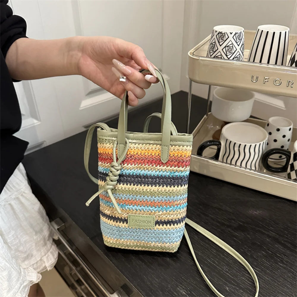 Borsa piccola da donna estiva nuova popolare versatile borsa a tracolla in paglia di colore a contrasto borsa a secchiello a tracolla moda casual