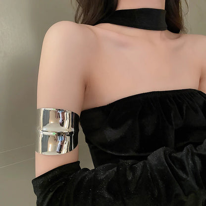Bracciale in lega geometrica multistrato con anello in metallo per donna Accessori per gioielli da festa di lusso con anello da braccio stile esagerato e fresco