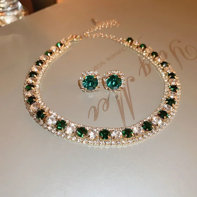 Damen-Strass-Halskette und Ohrringe, modisches Schmuckset, trendige Accessoires für Party und Alltag