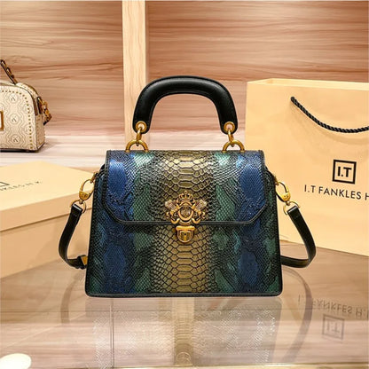 Borsa da donna leggera di marca di lusso per la primavera e l'estate 2025, borsa a tracolla di alta qualità del designer, borsa a tracolla alla moda,