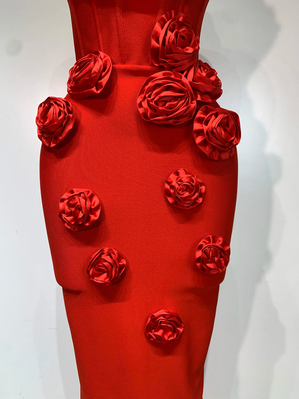 2025 Le più nuove donne sexy senza spalline backless fiore rosso vestito dalla fasciatura midi Celebirty eleganti abiti da sera per feste di compleanno