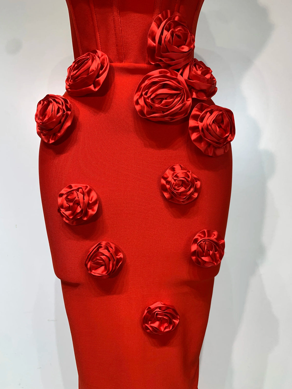 2025 Le più nuove donne sexy senza spalline backless fiore rosso vestito dalla fasciatura midi Celebirty eleganti abiti da sera per feste di compleanno