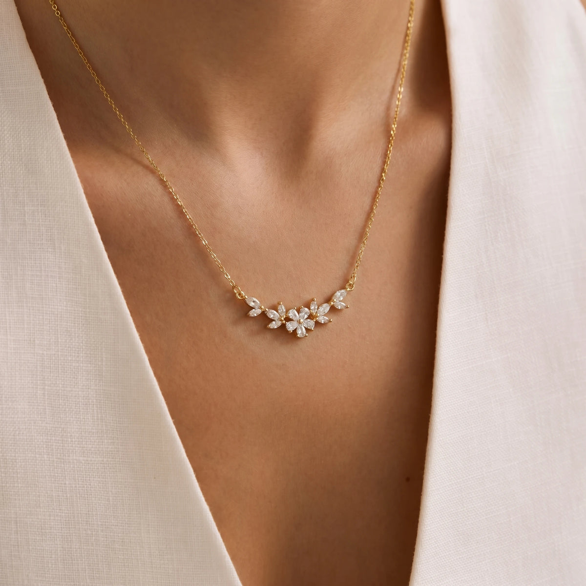Collezione di collane da donna, Collana originale, Collana da donna con cuore in oro, Collana con pendente in zirconia scintillante, Regalo di gioielleria