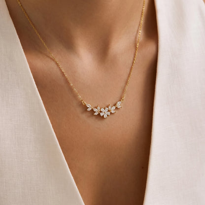 Collezione di collane da donna, Collana originale, Collana da donna con cuore in oro, Collana con pendente in zirconia scintillante, Regalo di gioielleria
