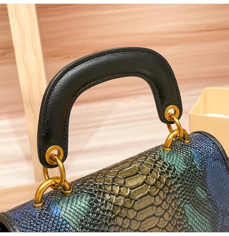 Borsa da donna leggera di marca di lusso per la primavera e l'estate 2025, borsa a tracolla di alta qualità del designer, borsa a tracolla alla moda,