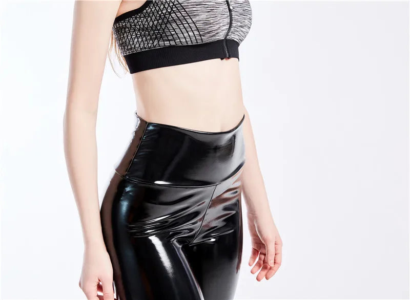Leggings push up lucidi Pantaloni estivi neri in pelle PU Pantaloni elastici a vita alta da donna elasticizzati alla caviglia