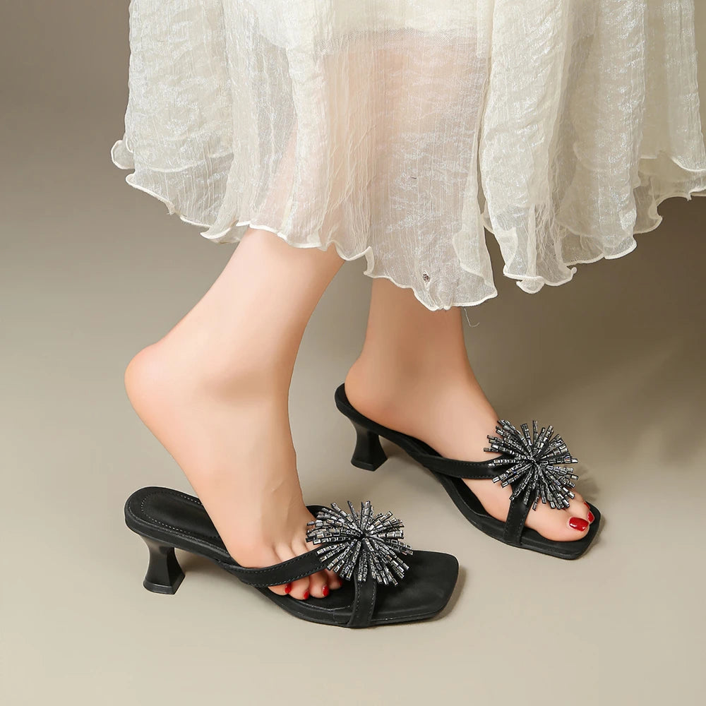 Damen-Sommersandalen 2026 Neue High-End-Outdoor-Trend-Strass-Sandalen mit klobigem Absatz