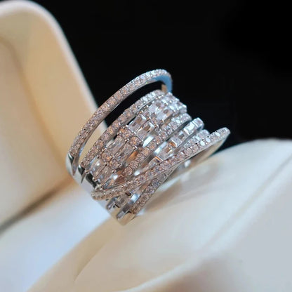 Huitan Bague multicouche en zircon brillant pour femme, bijoux de luxe pour mariage, accessoires de doigt larges et magnifiques pour femme