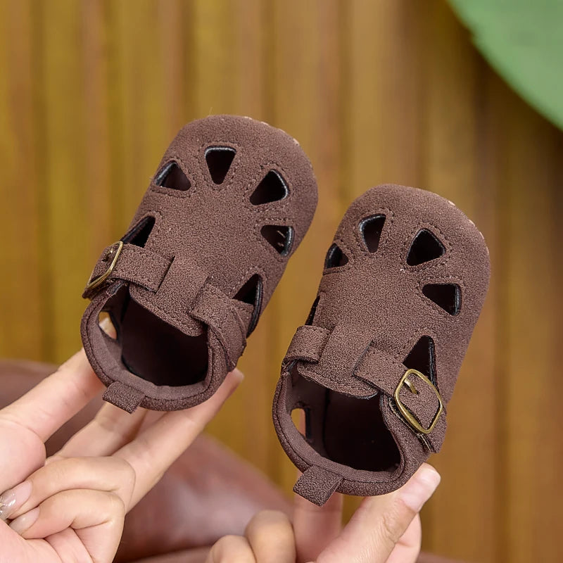 Sandali estivi per bambini da 0 a 1 anno, scarpe per bambini con suola morbida e antiscivolo, sandali per bambini con punta chiusa e anticollisione da 0 a 1 anno, adatti sia per ragazzi che per ragazze