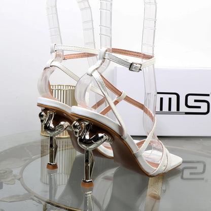 Nell'estate del 2025 sandali sexy scarpe col tacco alto sandali da esterno stile strano di grandi dimensioni moda scarpe eleganti con tacco da donna