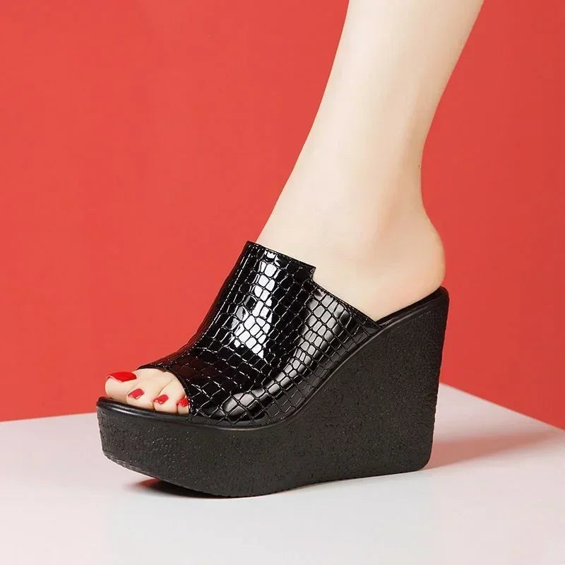Sandali con Zeppa in Pelle Lucida Estivi da Donna, Misura Piccola 32-43, Tacco Alto 11cm, Ciabatte Eleganti per Ufficio e Modello, Collezione 2026
