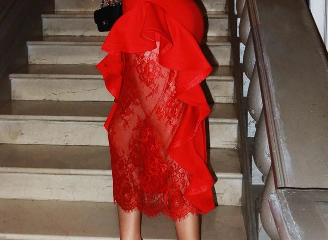 Abito da donna primavera estate in pizzo a contrasto con collo quadrato, maniche a sbuffo, volant, orlo in vita, maxi aderente, elegante