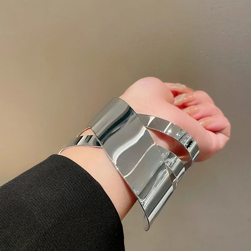 Bracciale in lega geometrica multistrato con anello in metallo per donna Accessori per gioielli da festa di lusso con anello da braccio stile esagerato e fresco