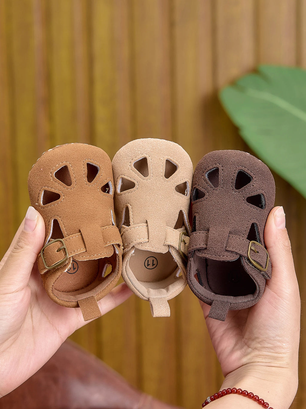 Sandali estivi per bambini da 0 a 1 anno, scarpe per bambini con suola morbida e antiscivolo, sandali per bambini con punta chiusa e anticollisione da 0 a 1 anno, adatti sia per ragazzi che per ragazze