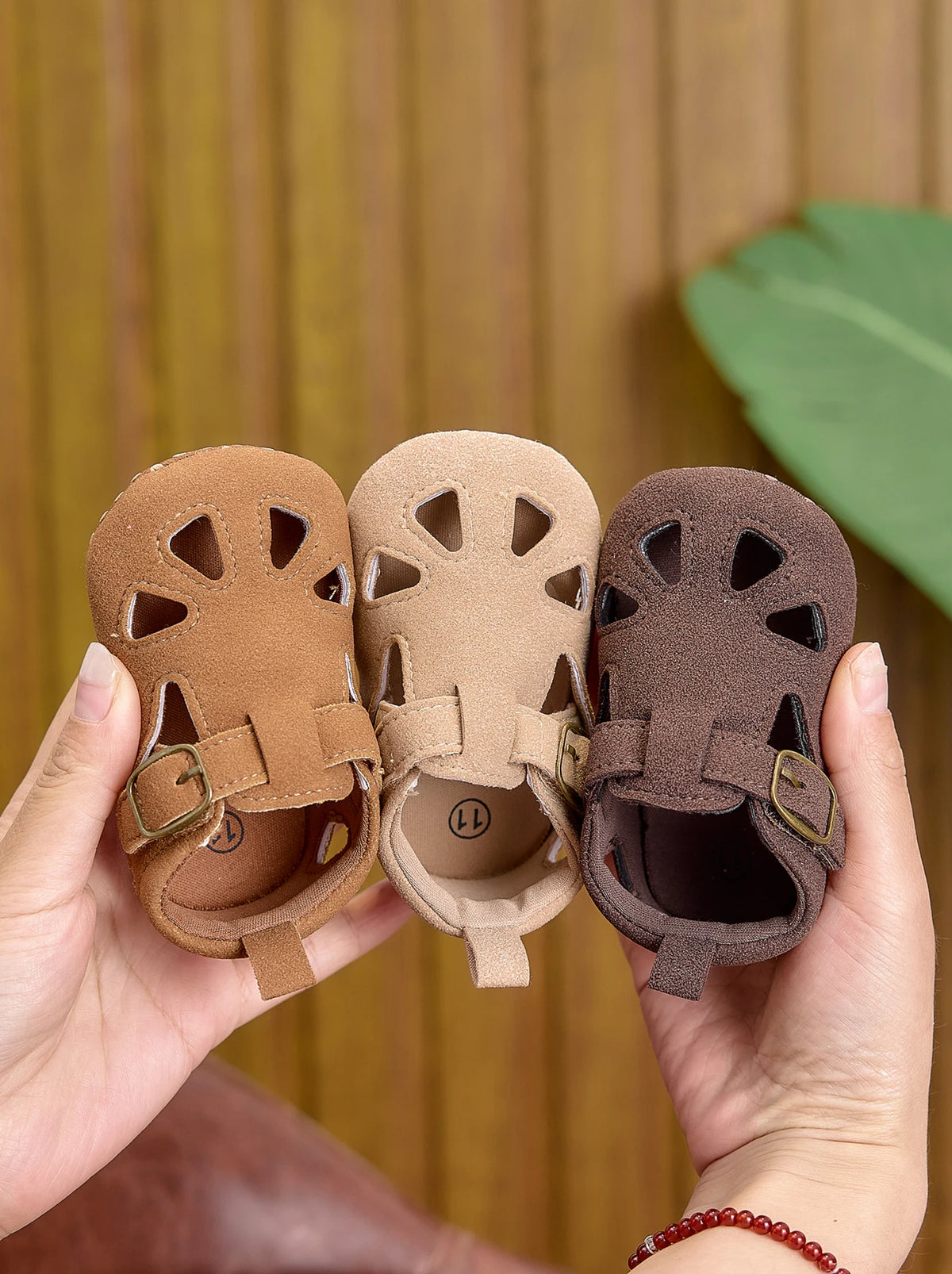 Sandali estivi per bambini da 0 a 1 anno, scarpe per bambini con suola morbida e antiscivolo, sandali per bambini con punta chiusa e anticollisione da 0 a 1 anno, adatti sia per ragazzi che per ragazze