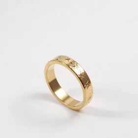 Anello minimalista con cuore d'amore in acciaio inossidabile per donna Anelli con zirconi intarsiati Gioielli di moda romantici impermeabili color oro