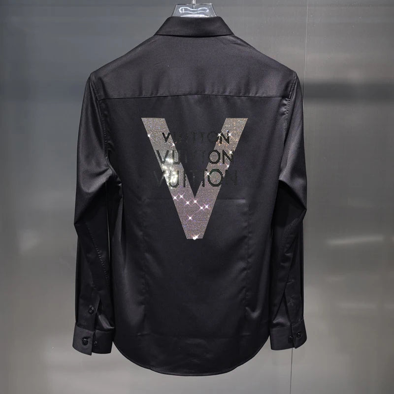 Nuova camicia a maniche lunghe primaverili e autunnali con risvolto, design alla moda, camicia di tendenza da strada avanzata con lettere di diamanti caldi e caldi
