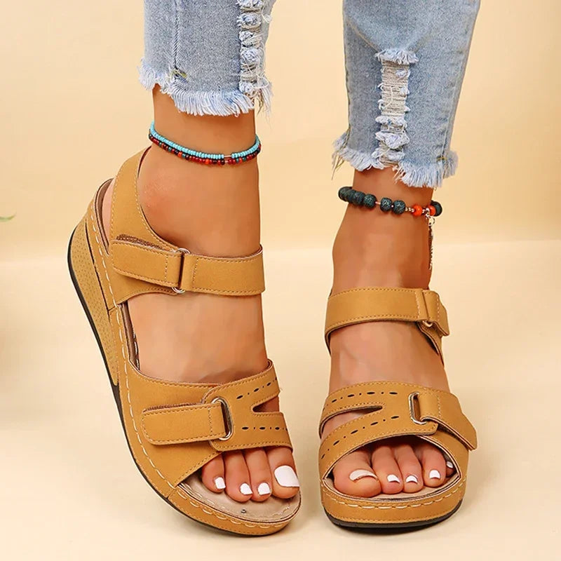 Sandali con zeppa estivi per donna 2025 Scarpe da spiaggia antiscivolo di nuova moda Donna Sandali con plateau casual leggeri Mujer Plus Size