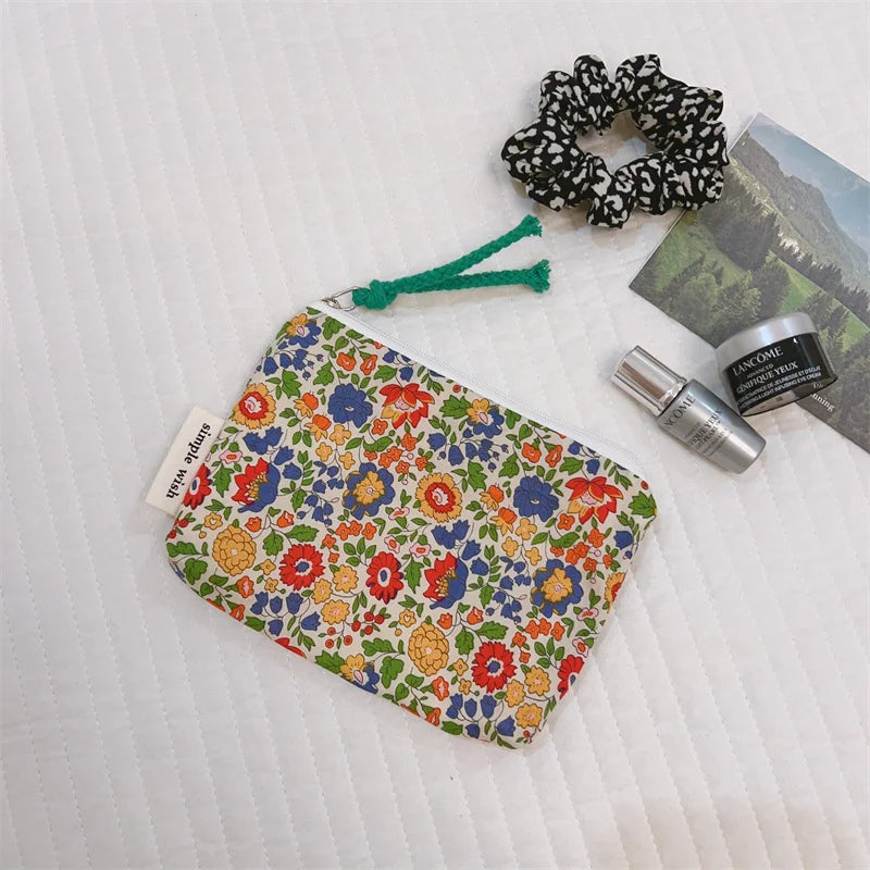 Portamonete in cotone con stampa floreale fresca estiva Mini portaoggetti Borsa in stoffa piccola Borsa per cuffie Borsa per cosmetici da viaggio Borsa per trucco
