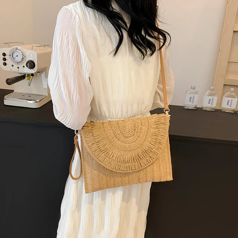 Pochette in paglia intrecciata fatta a mano Borsa in tinta unita Borsa da donna con patta estiva Bohe Portafogli da spiaggia Borsa a tracolla
